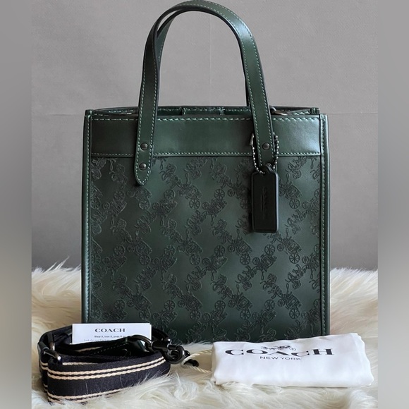 CD750 - Coach Field Tote 22 with Horse and Carriage - Picture 10 of 12